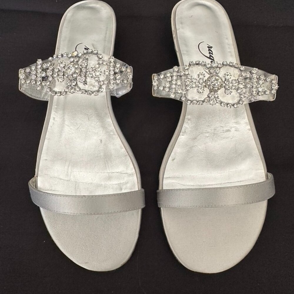 Women's silver dress sandals, size 7. Amazing price!